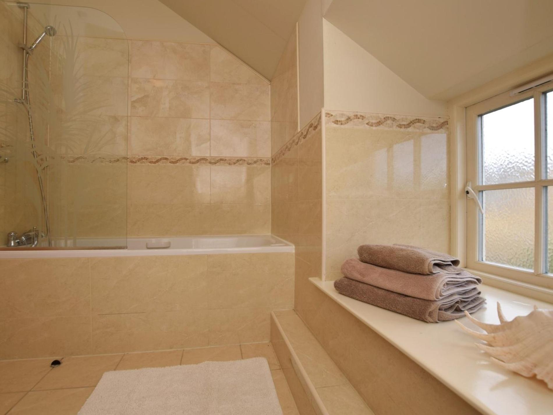 3 Bed in Seahouses GSEAS view 4