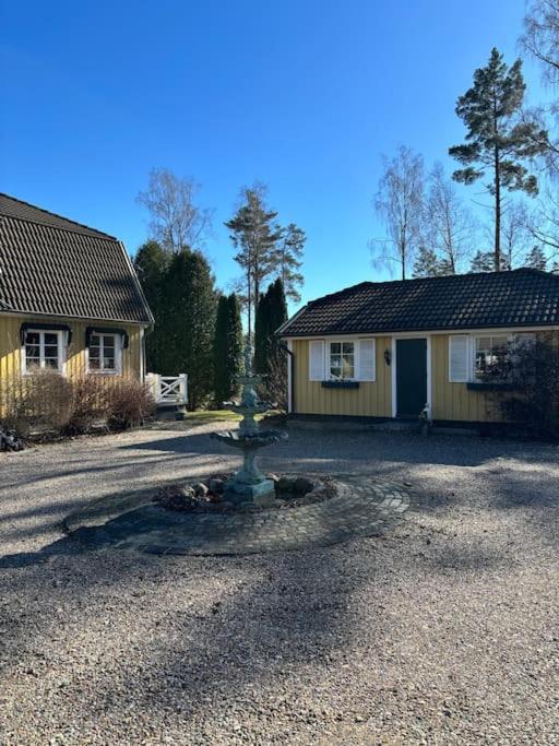Gästhus i gårdsmiljö