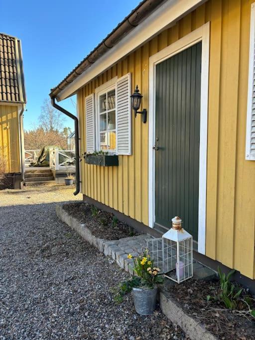 Gästhus i gårdsmiljö