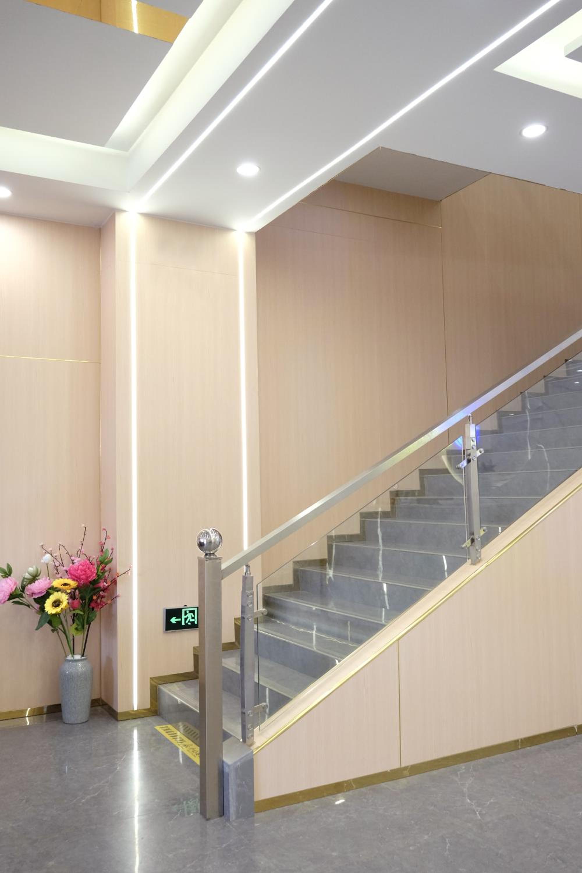 Huahang Hotel - Guangzhou Baiyun International Airport - Free airport shuttle bus