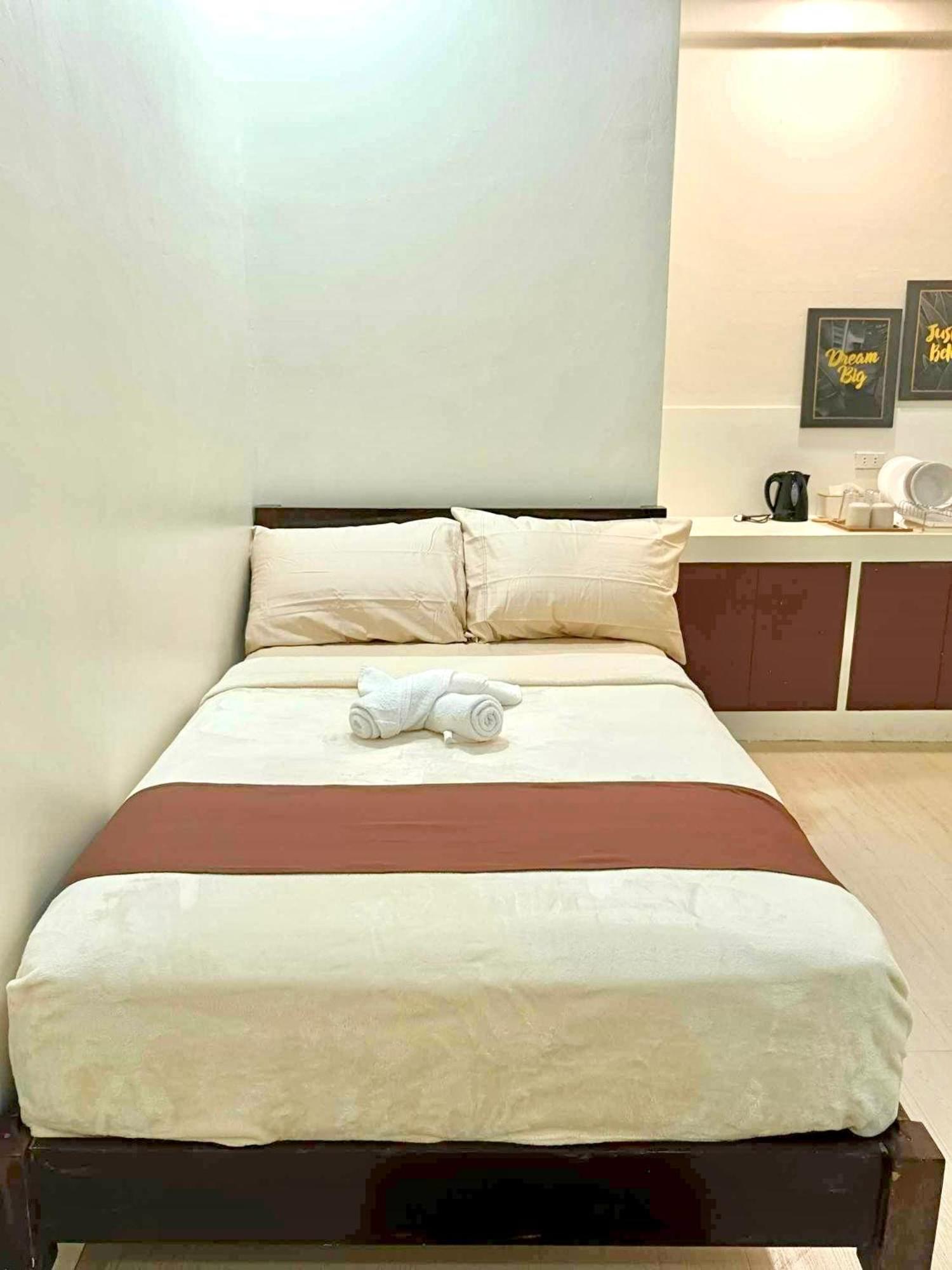 Budget rooms Puerto Princesa view 3