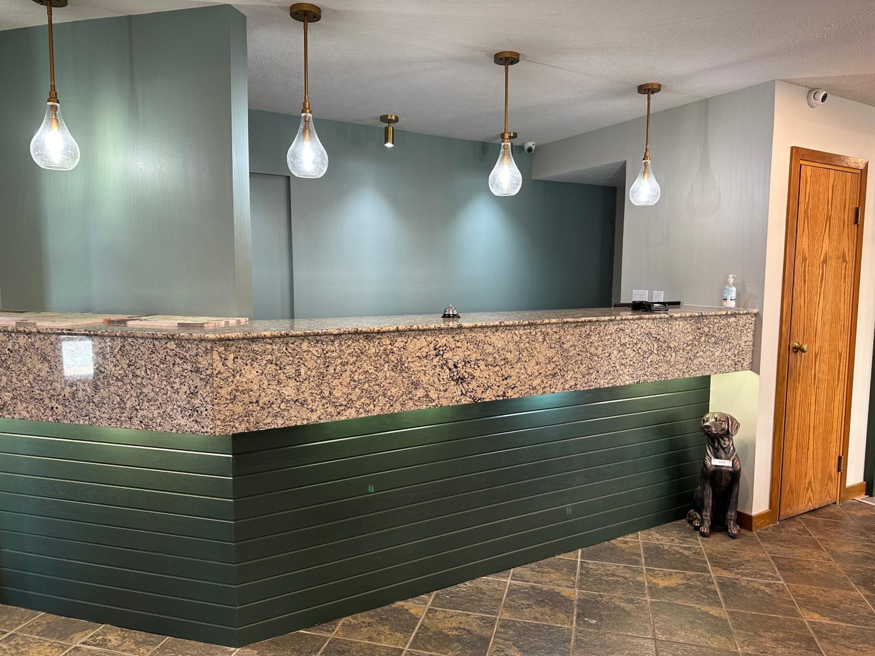 MainStay Suites Springfield South - Battlefield Rd - Image 2