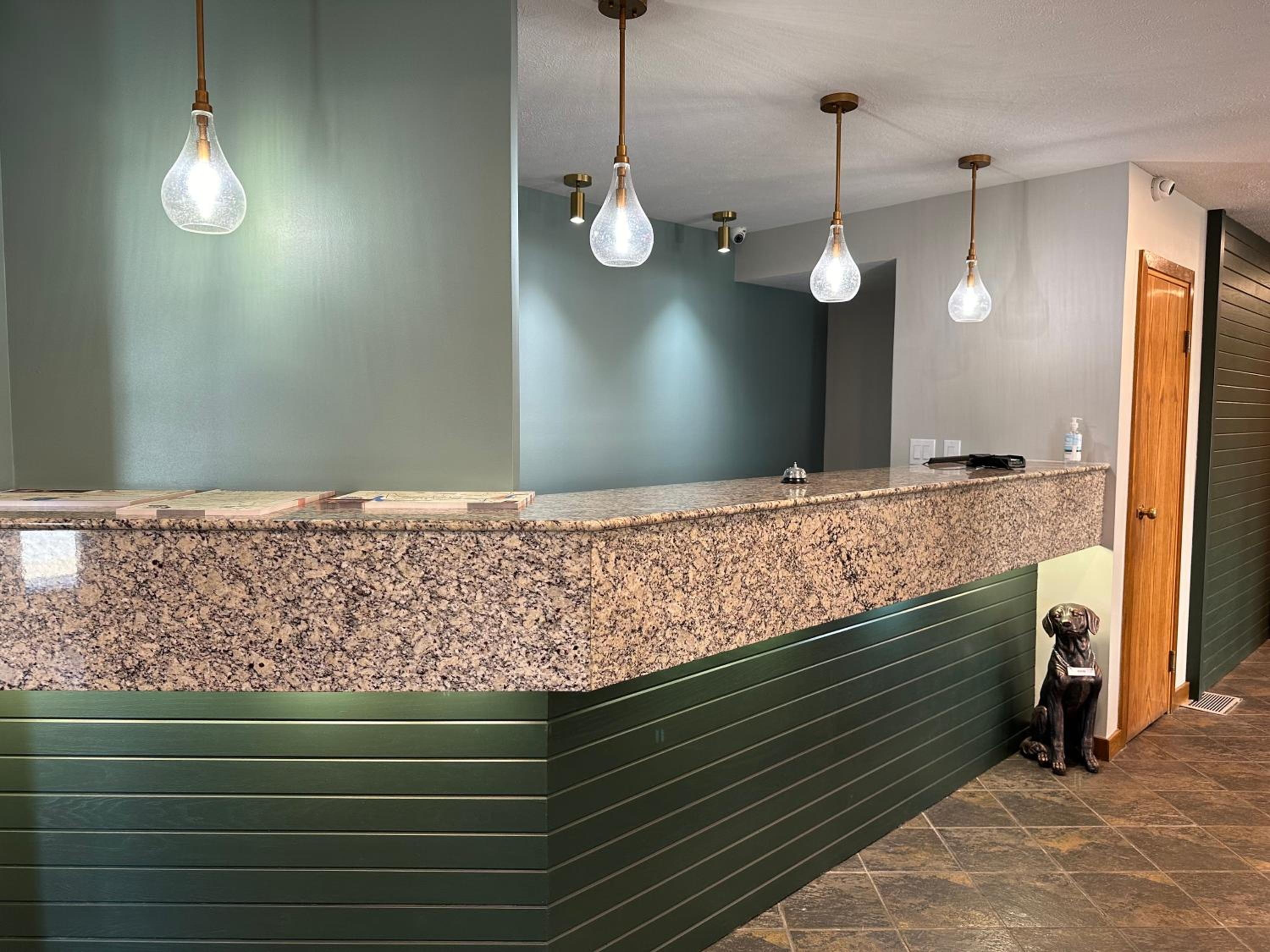 MainStay Suites Springfield South - Battlefield Rd - Image 3