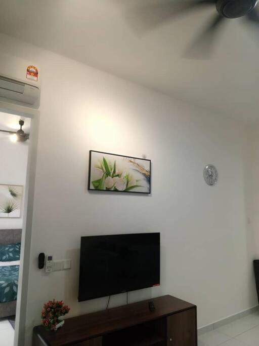 Sky Trees High Floor 2 Guests Living Room Balcony Nflix Disney Plus B22A