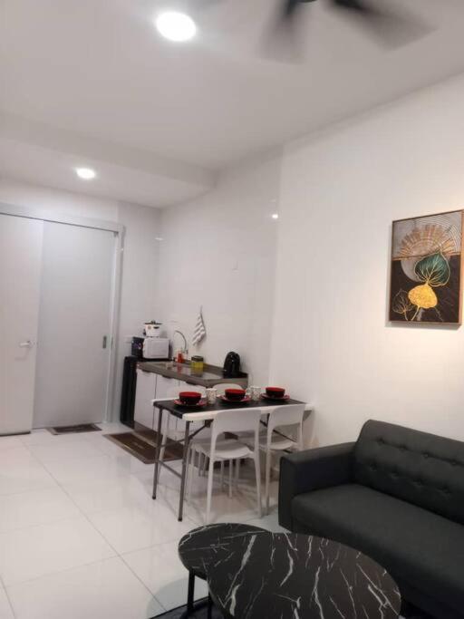 Sky Trees High Floor 2 Guests Living Room Balcony Nflix Disney Plus B22A