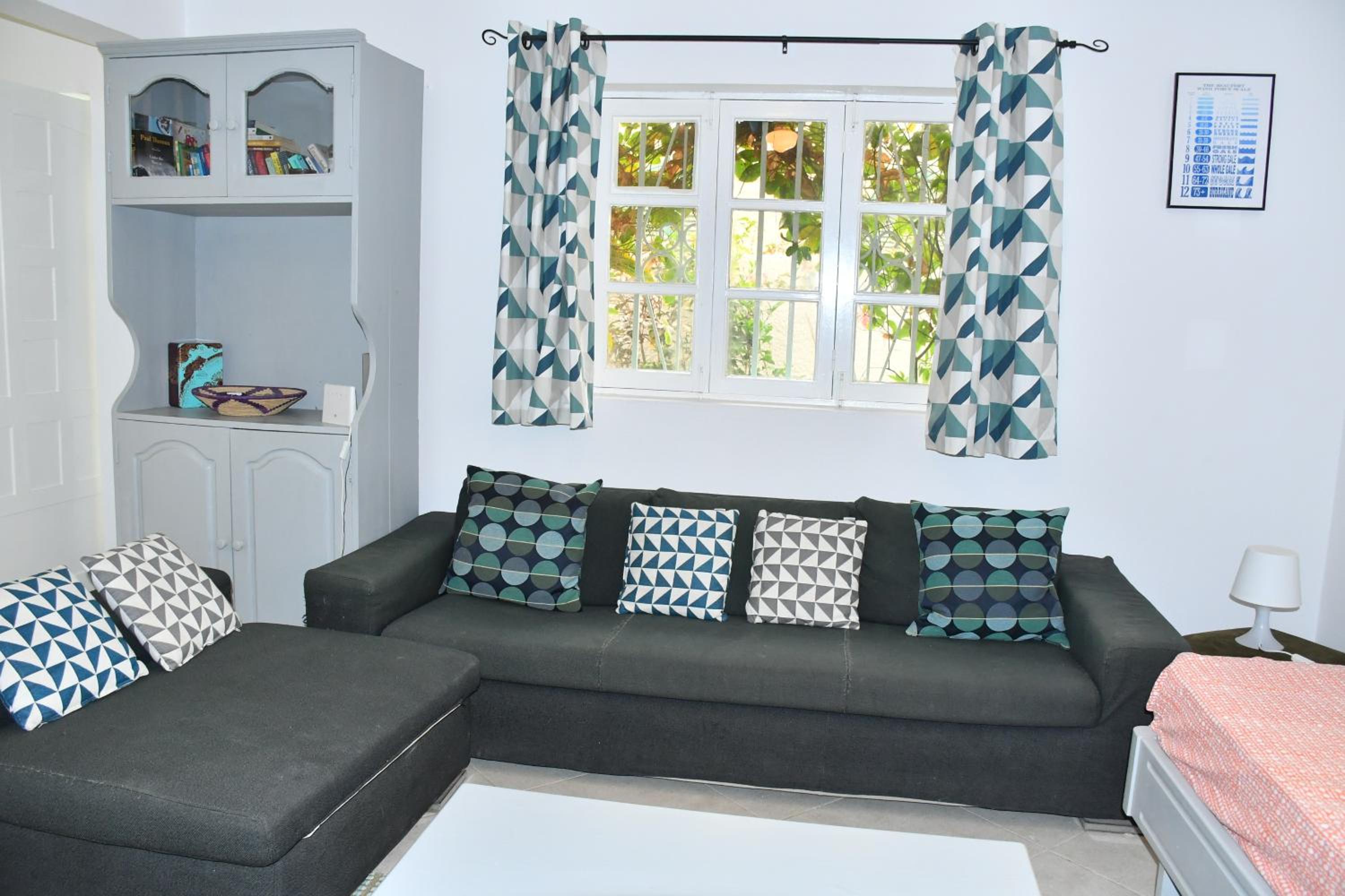 Private surf house & garden, v near beach & town