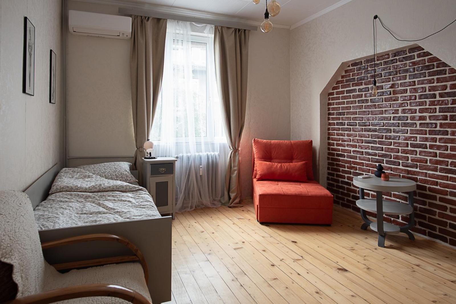 Centrally Located Vintage Flat