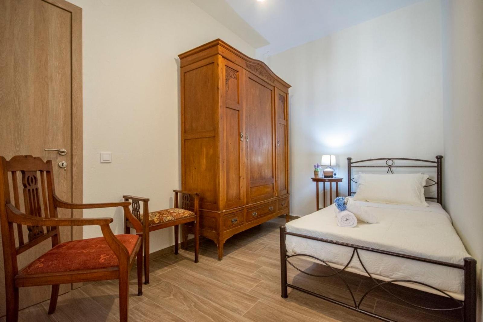 Kalomiris Thea Suite