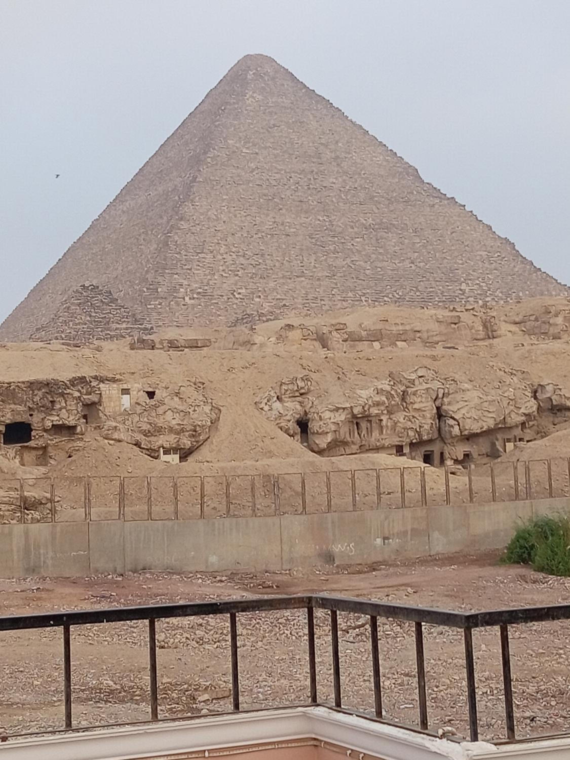 Grensha Pyramids inn