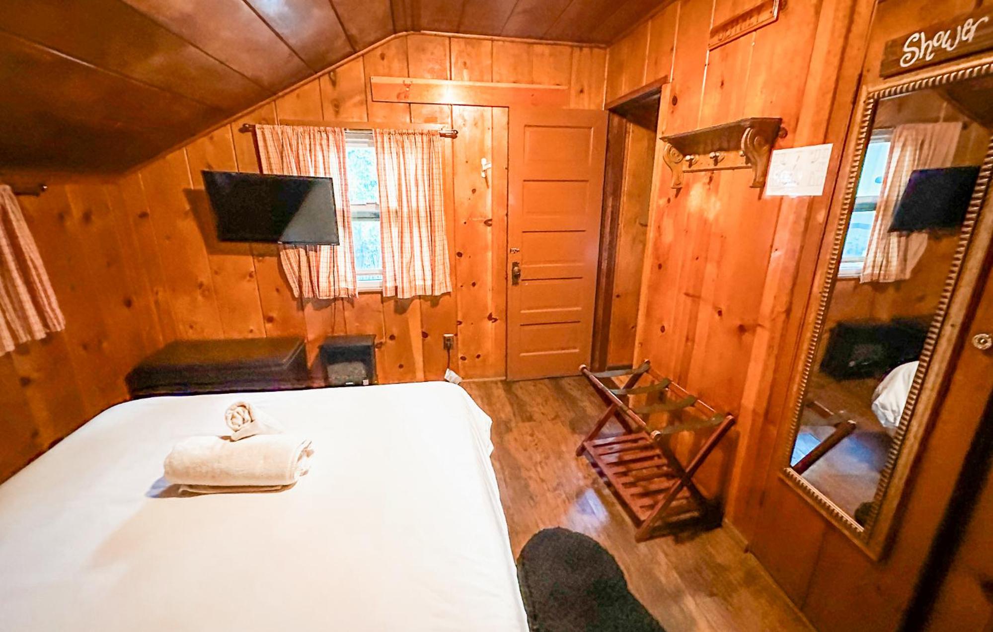 ITH Big Bear Lake Hostel & Lodge
