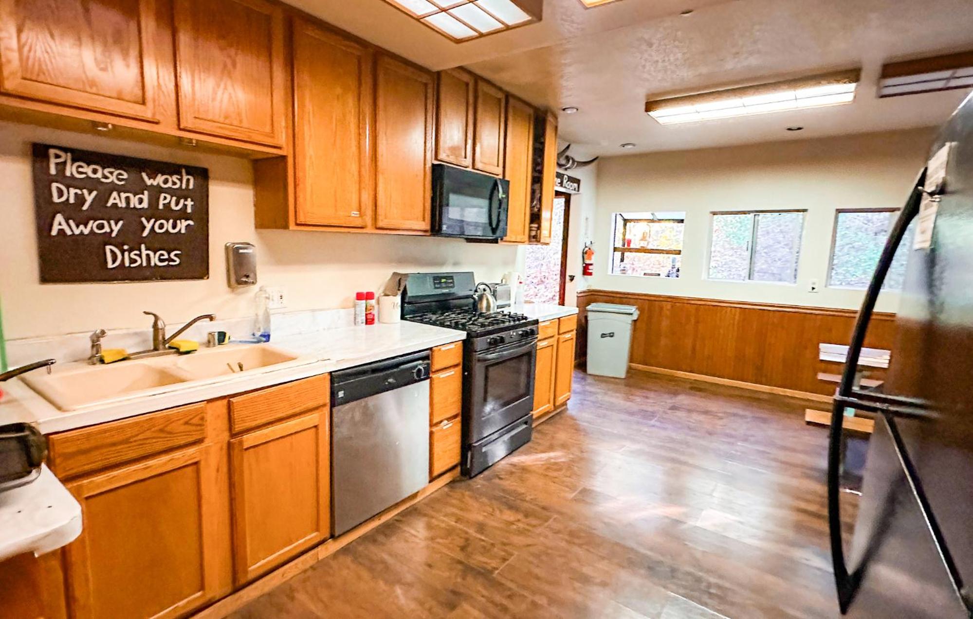 ITH Big Bear Lake Hostel & Lodge