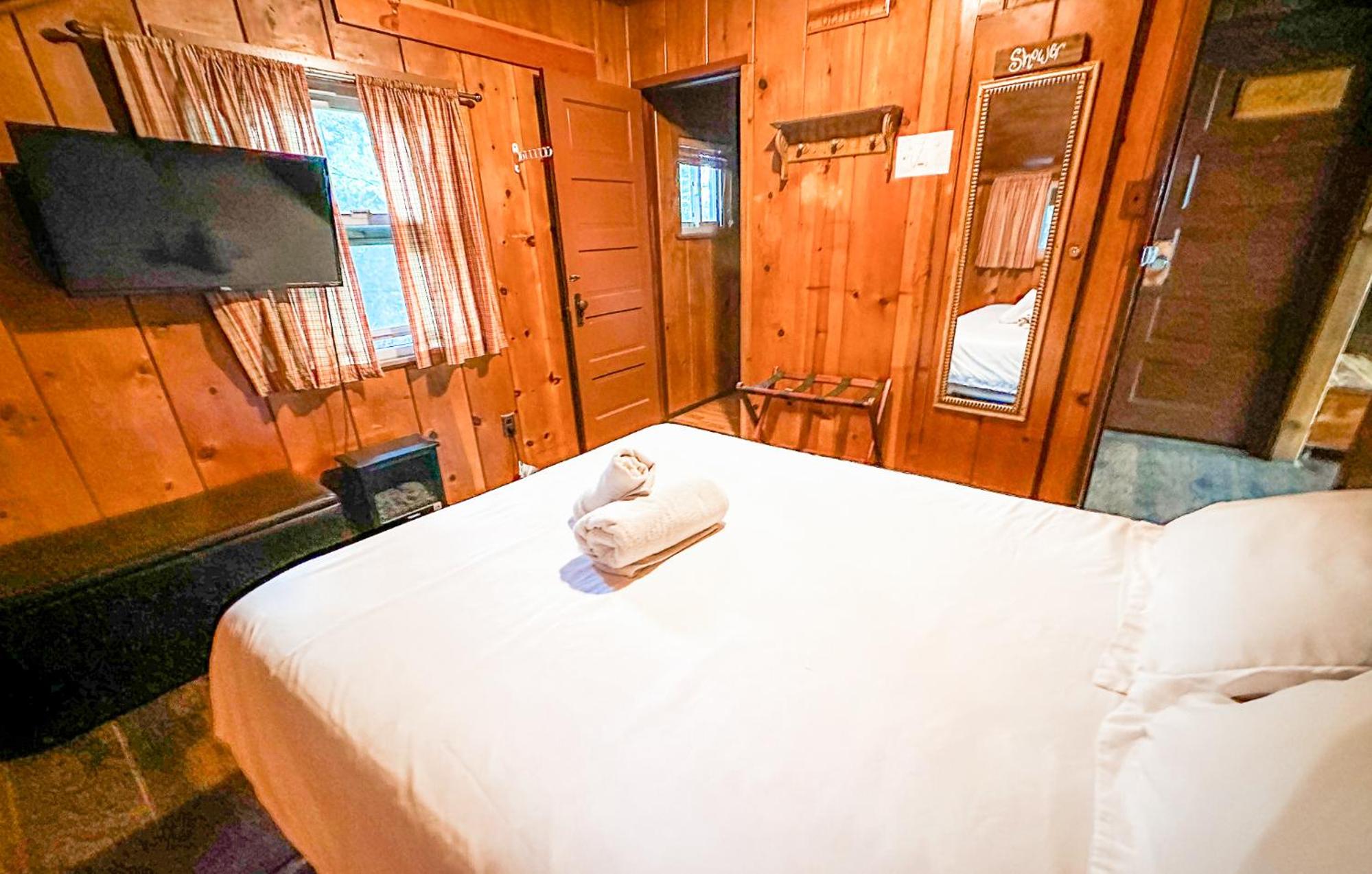 ITH Big Bear Lake Hostel & Lodge