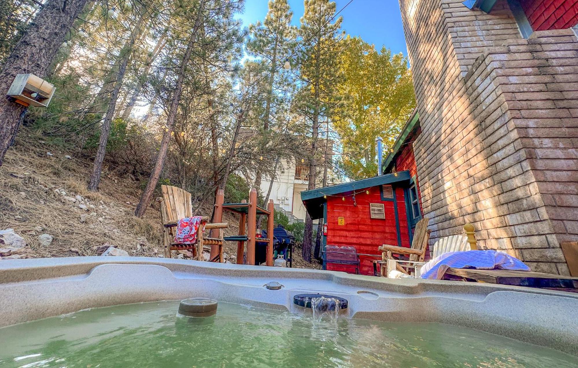 ITH Big Bear Lake Hostel & Lodge