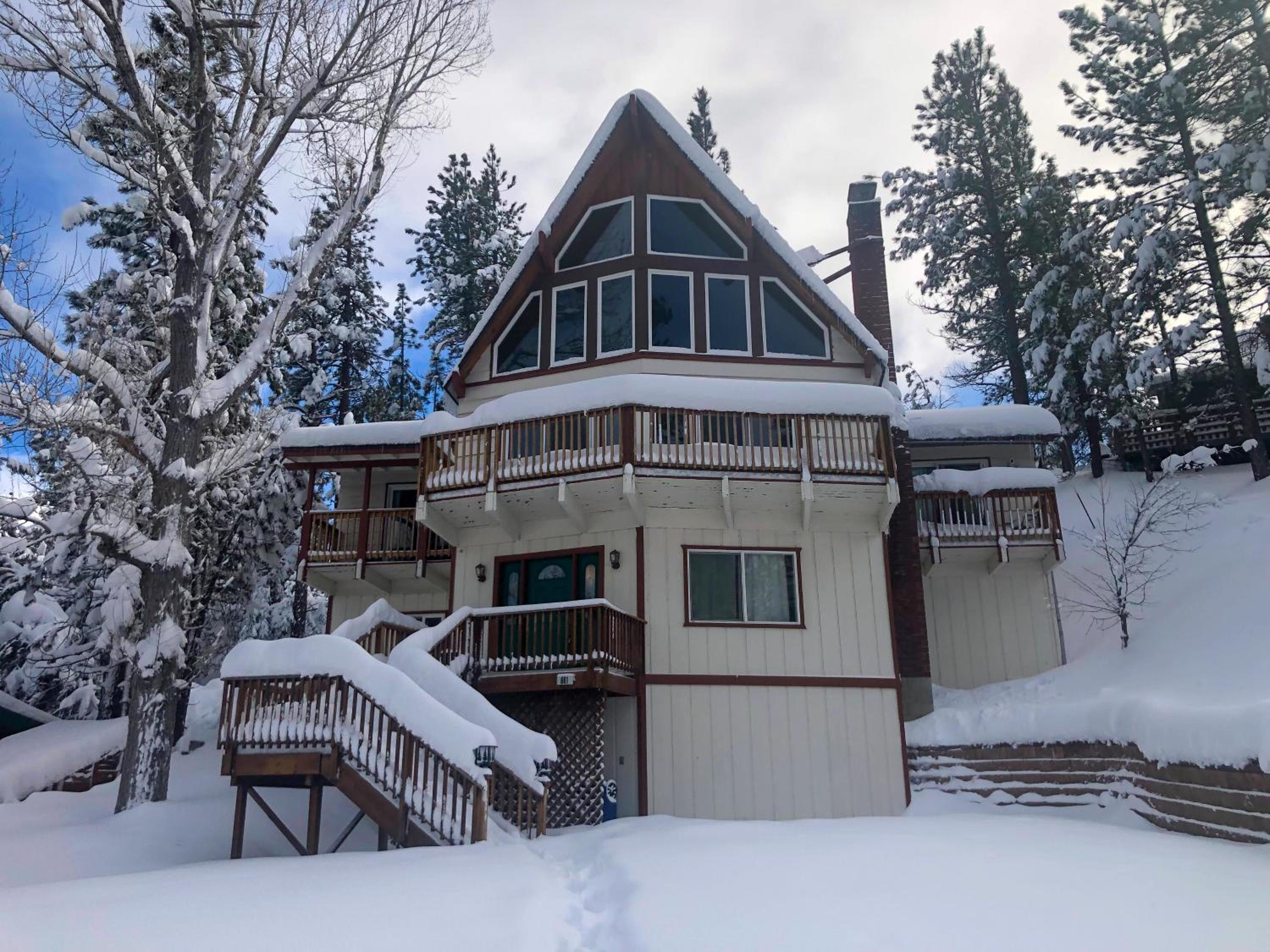 ITH Big Bear Lake Hostel & Lodge