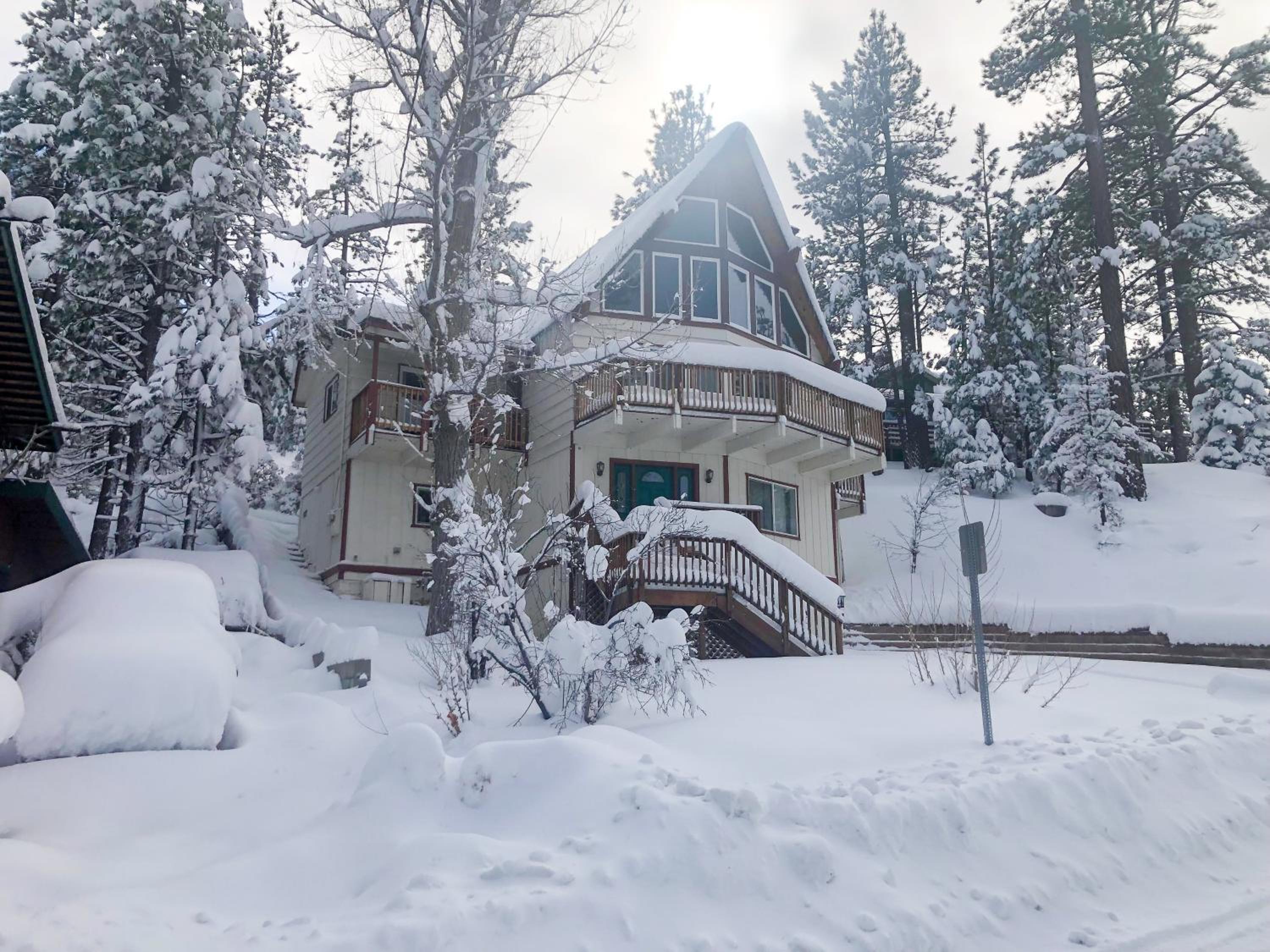 ITH Big Bear Lake Hostel & Lodge