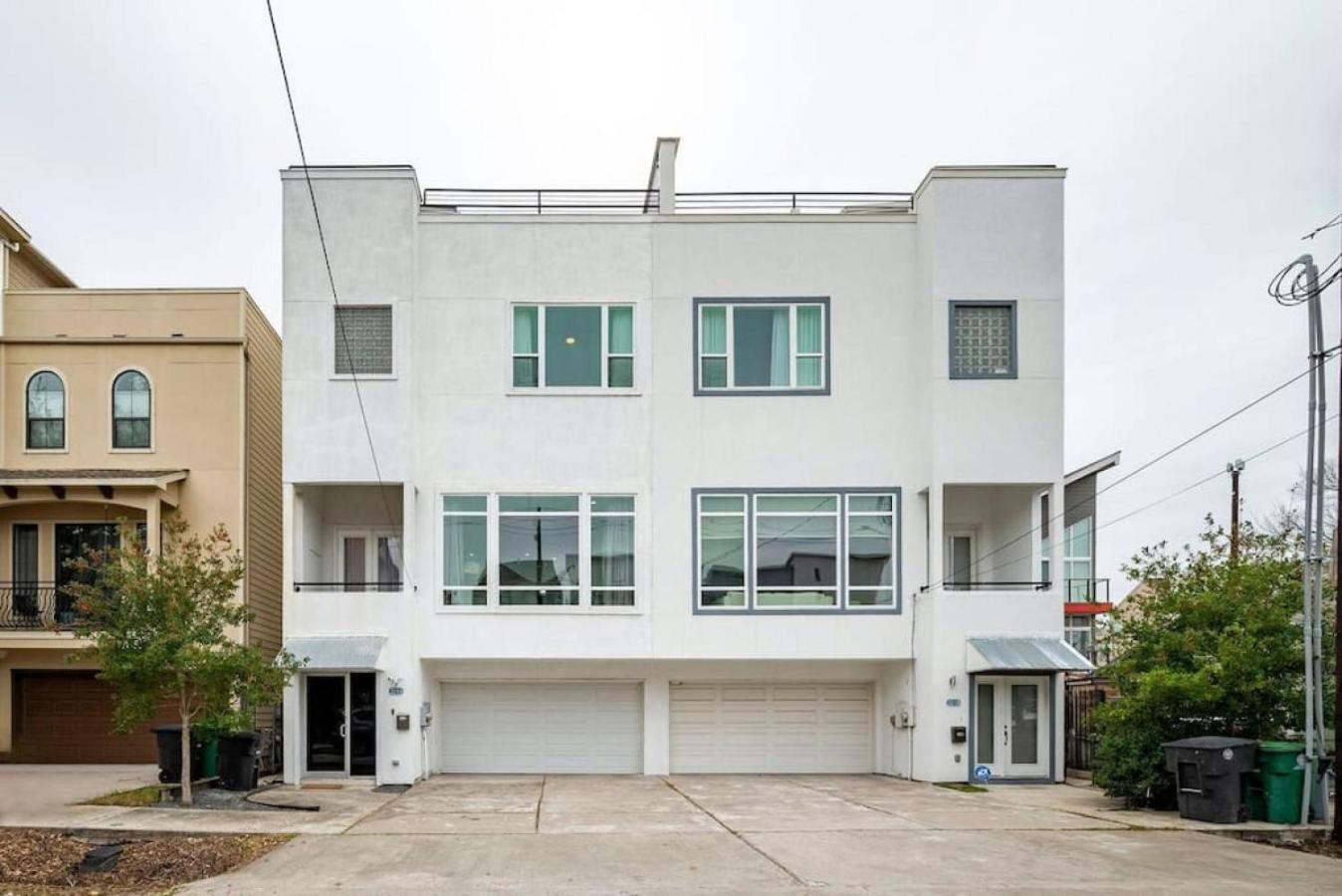 NEW Stunning Rooftop HTOWN Skyline Prime Location