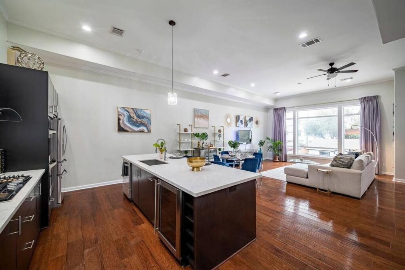 NEW Stunning Rooftop HTOWN Skyline Prime Location