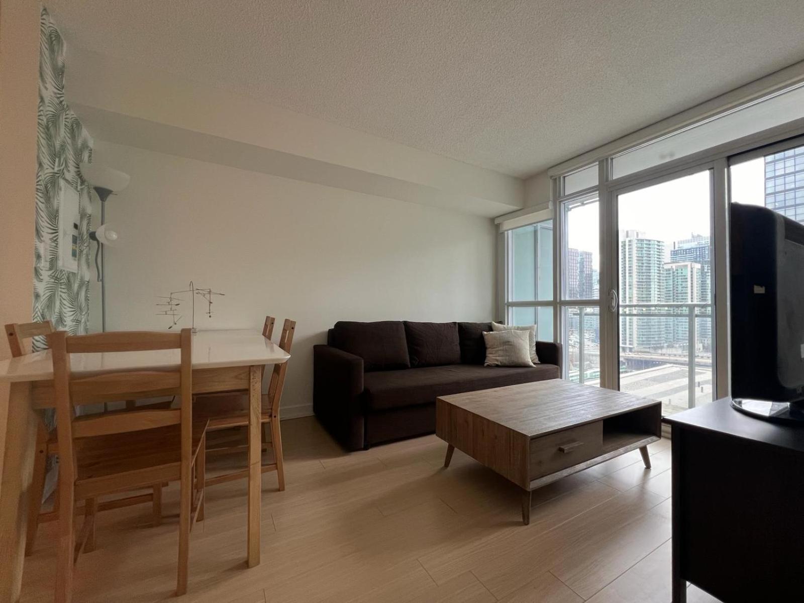 Tranquil Apartment in Downtown Toronto