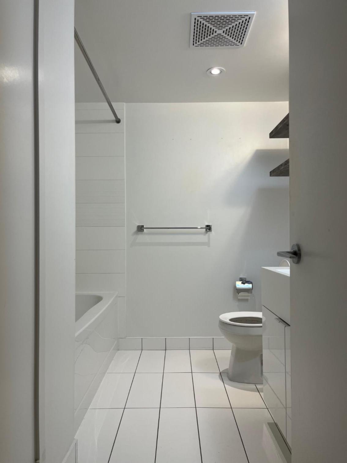 Tranquil Apartment in Downtown Toronto
