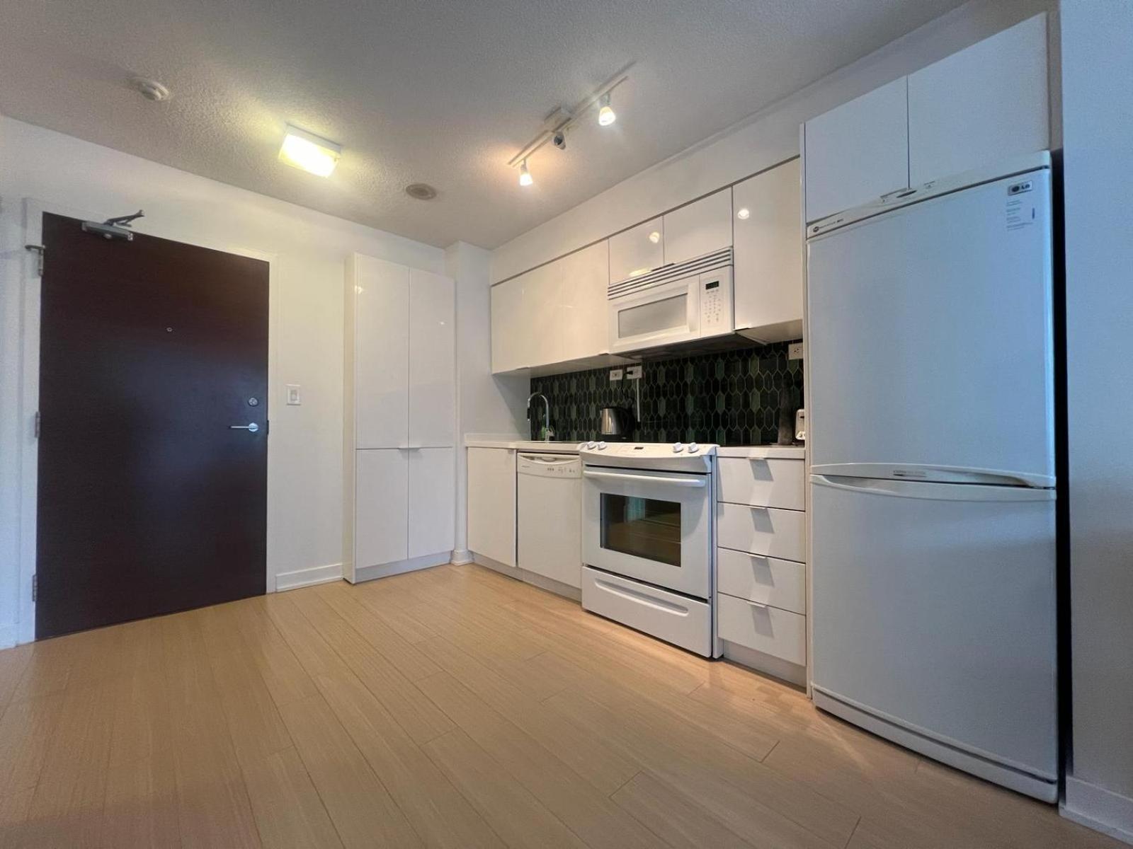 Tranquil Apartment in Downtown Toronto