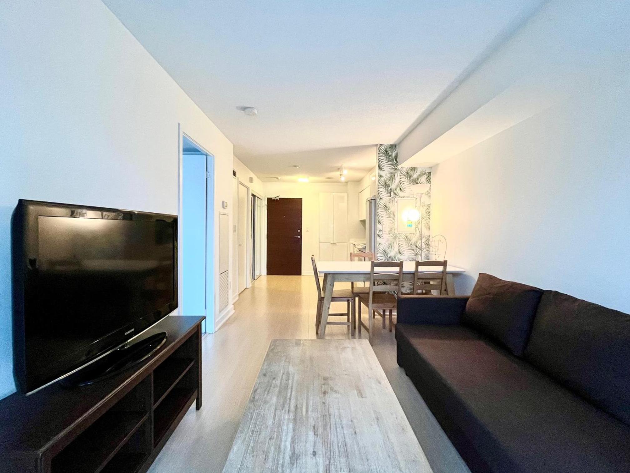 Tranquil Apartment in Downtown Toronto
