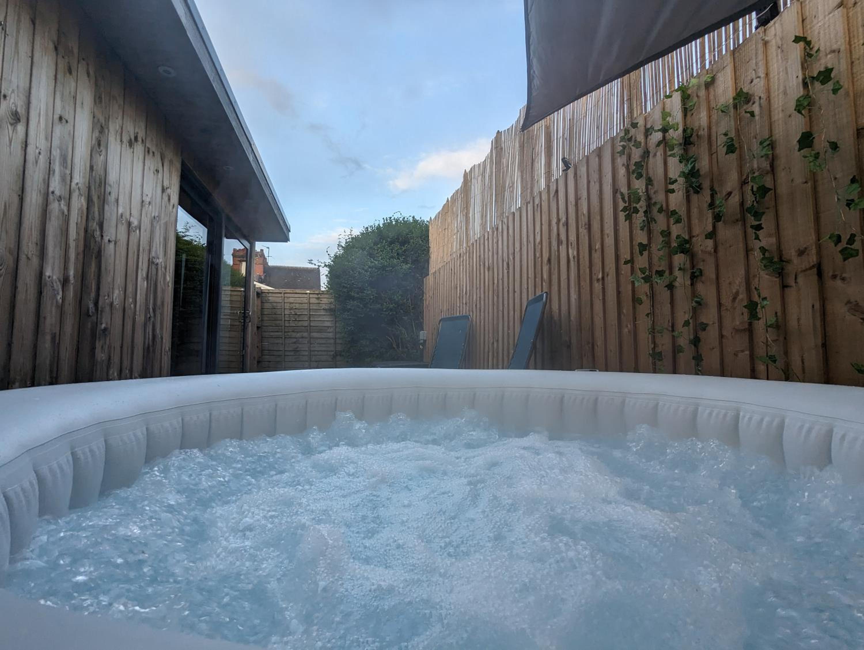 Luxury Cabin with Hot-Tub & Cold Plunge! view 2