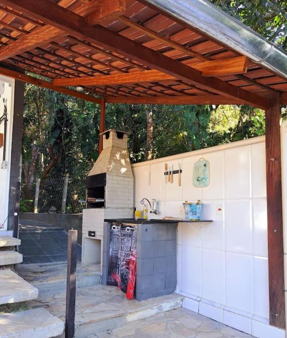 Casa para relaxar, estilosa, privativa e pet friendly