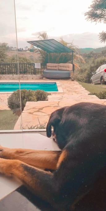 Casa para relaxar, estilosa, privativa e pet friendly