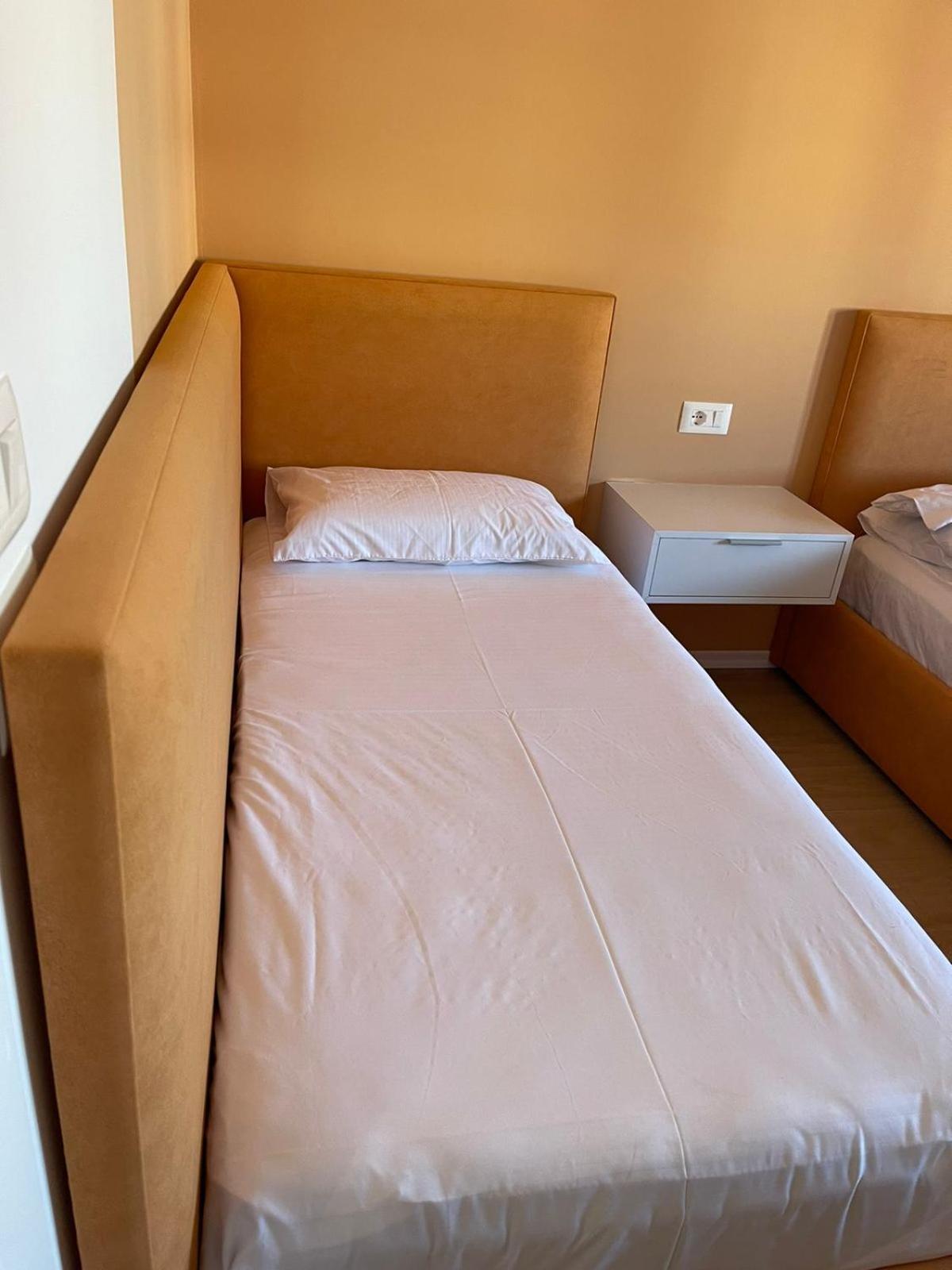 Urban Charm Apt With Jacuzzi