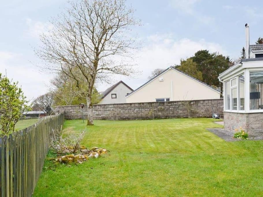 Hot Tub, Holiday Home in Rural Aberdeen, Near to Stonehaven & Aberdeen City, Superhost. view 2
