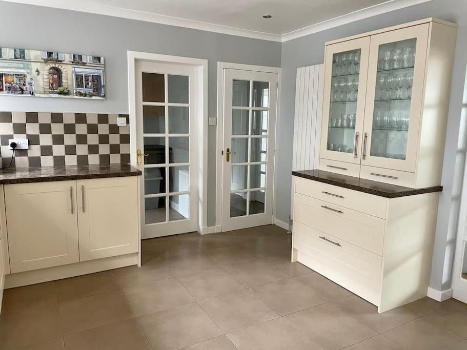 Hot Tub, Holiday Home in Rural Aberdeen, Near to Stonehaven & Aberdeen City, Superhost. view 3