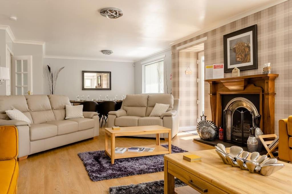 Hot Tub, Holiday Home in Rural Aberdeen, Near to Stonehaven & Aberdeen City, Superhost. view 5