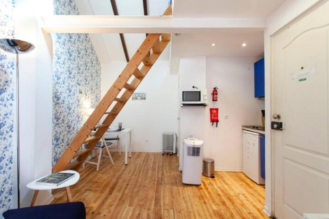 Alfama II, eco-penthouse with french balcony view 2