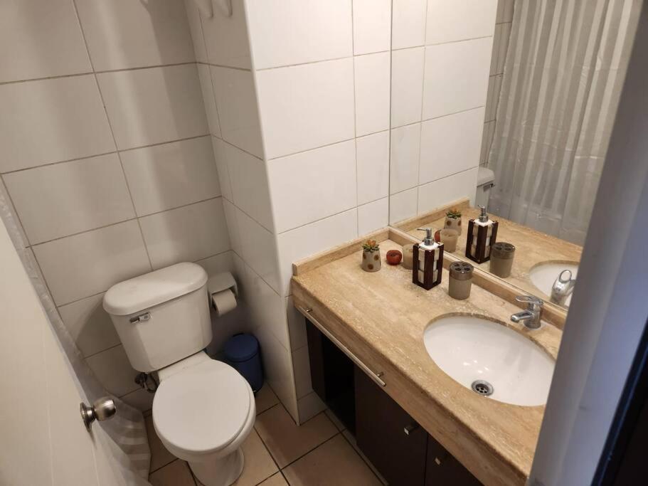 MWC Apartments - Compañía