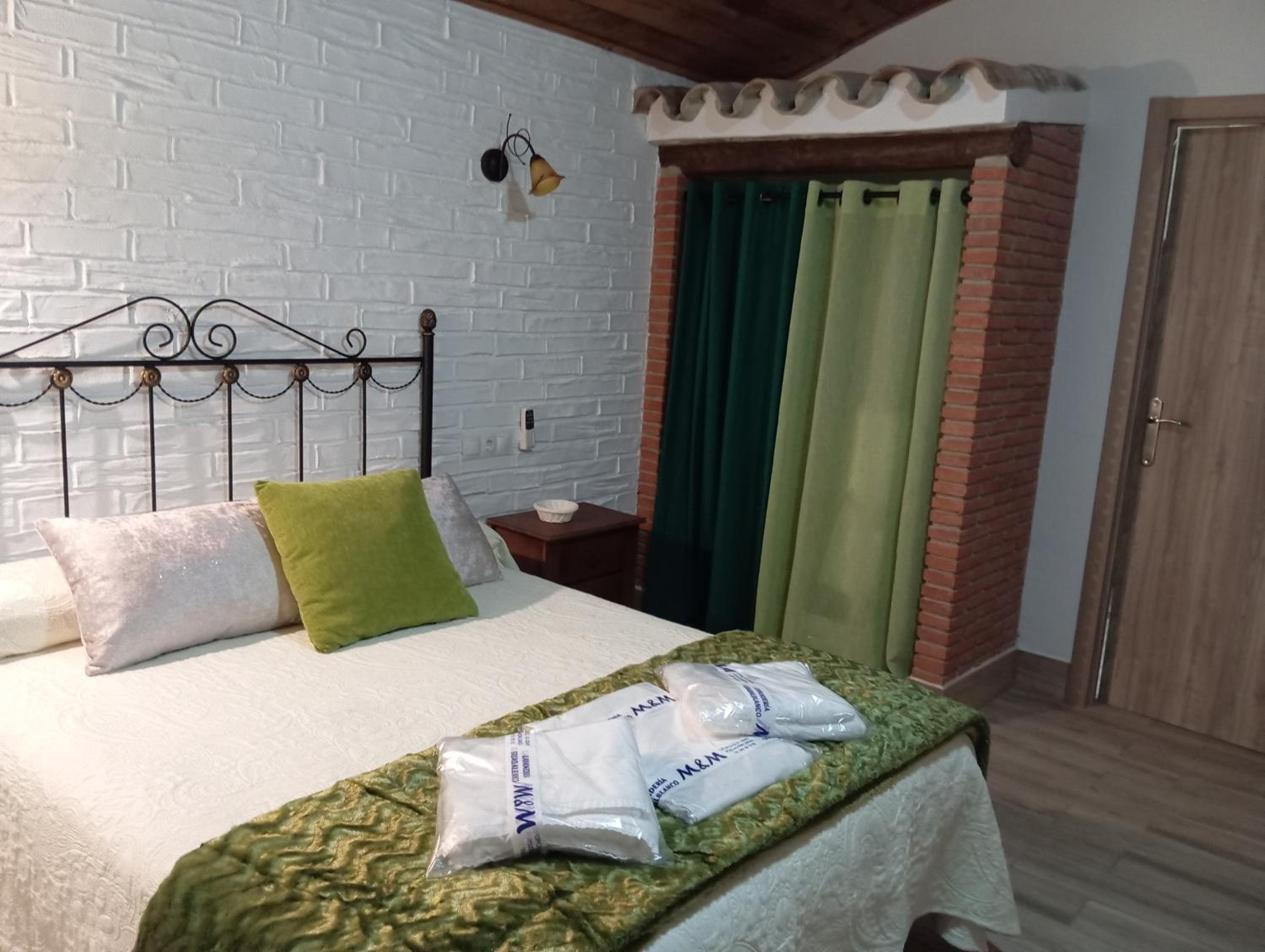 ENTRESIERRAS Apartamentos rurales con chimenea, barbacoa y espacio para eventos