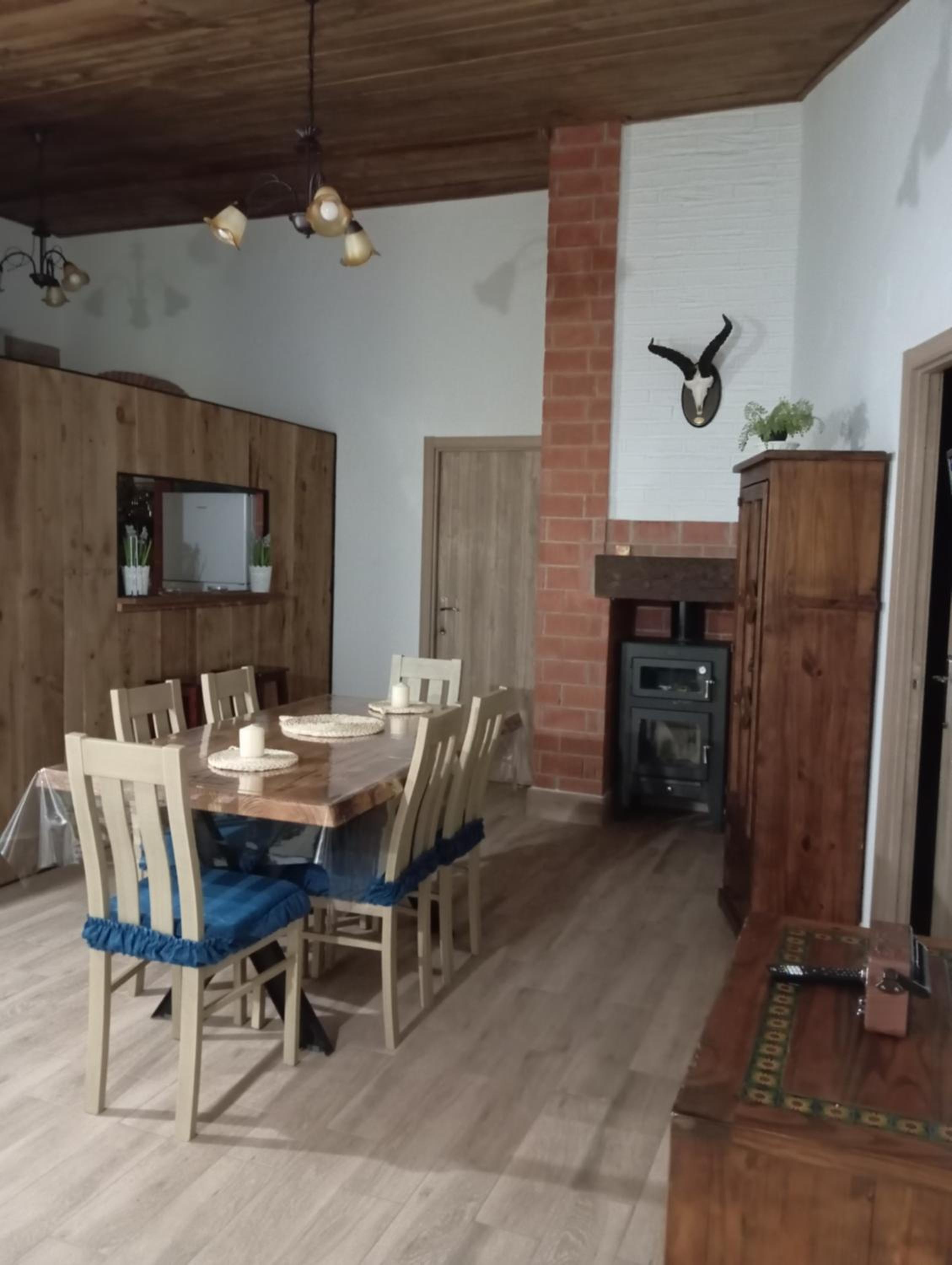 ENTRESIERRAS Apartamentos rurales con chimenea, barbacoa y espacio para eventos