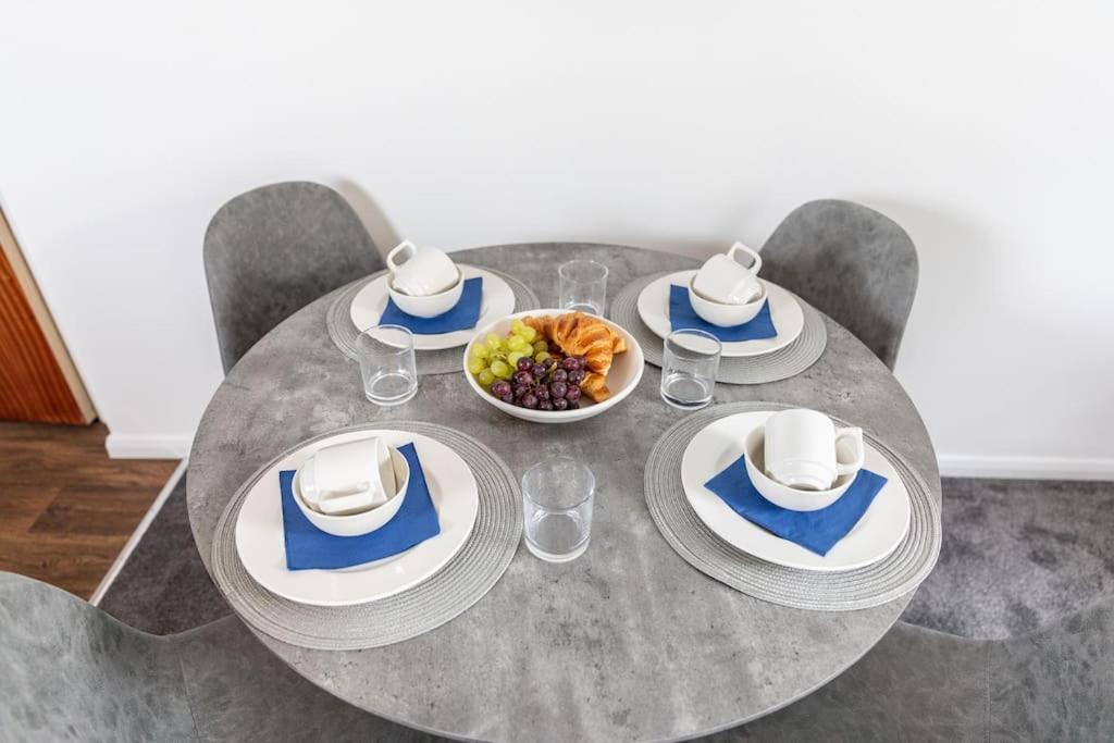 Immaculate Ground Floor Flat - Families