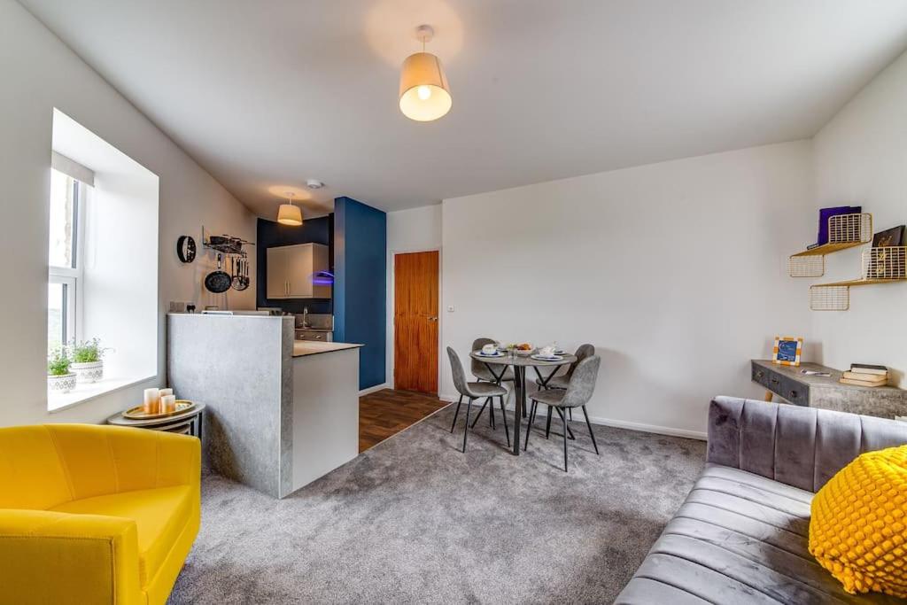 Immaculate Ground Floor Flat - Families