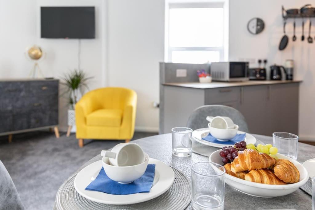 Immaculate Ground Floor Flat - Families