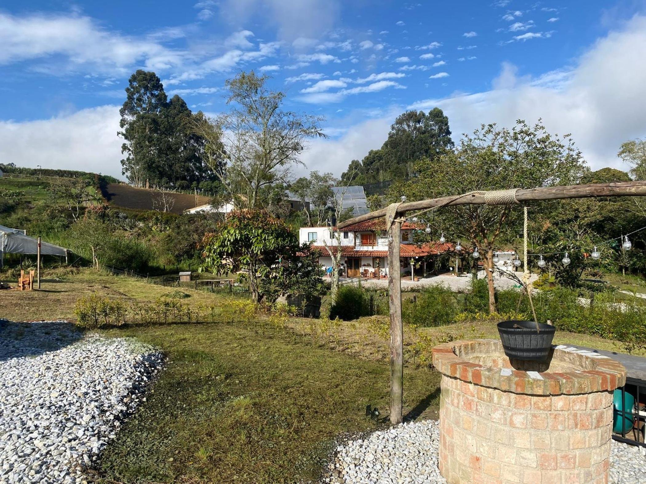 Casa campestre descanso relajación jacuzzi BBQ amplias zonas verdes