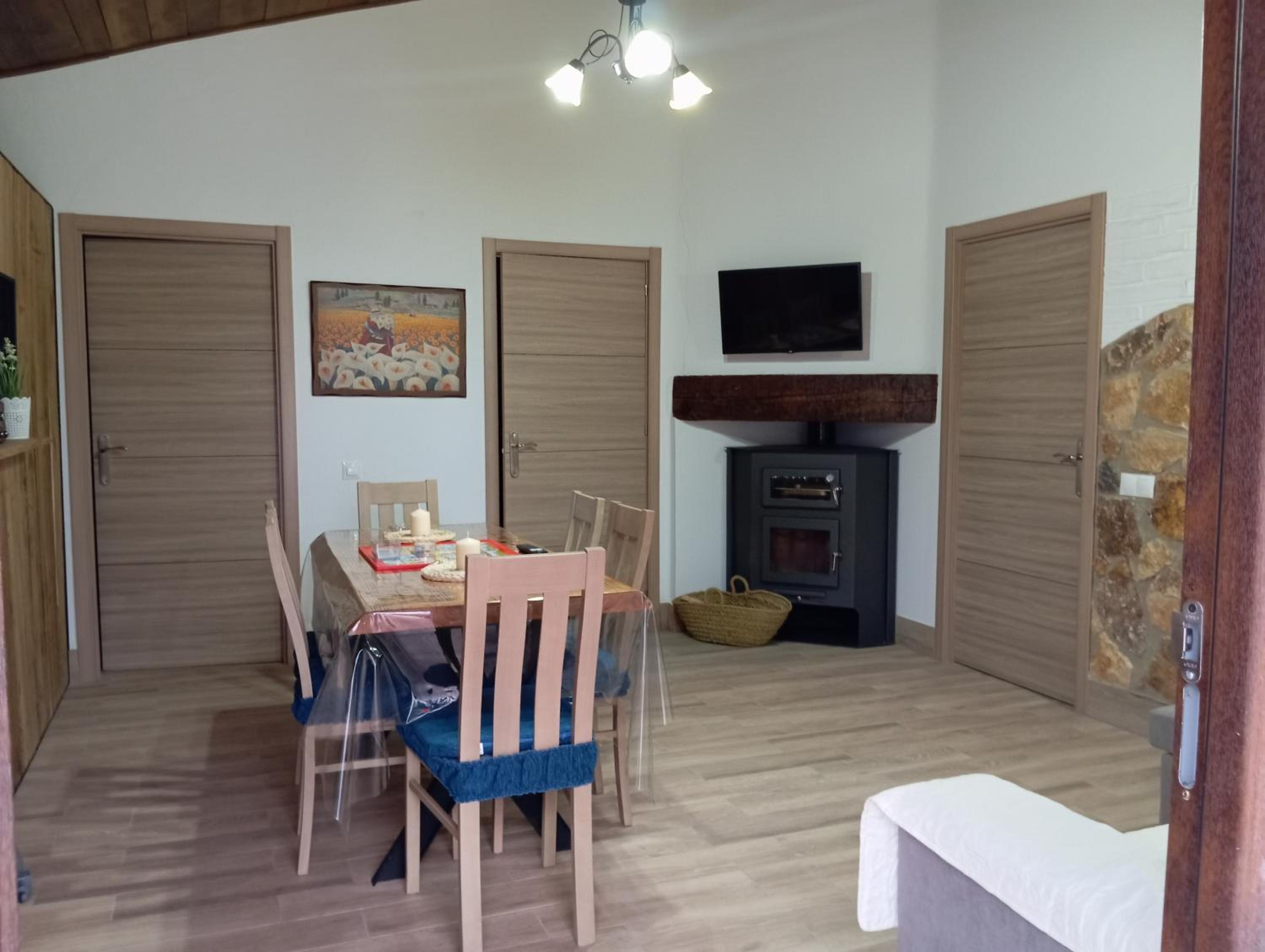 ENTRESIERRAS Apartamentos rurales con chimenea, barbacoa y espacio para eventos