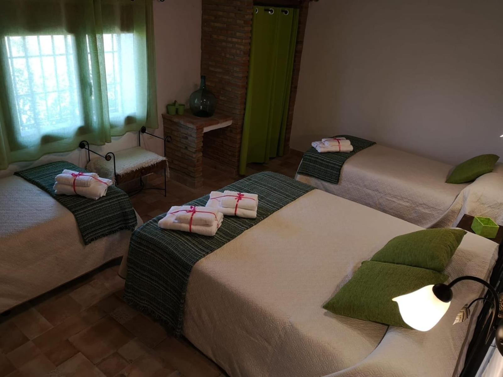 ENTRESIERRAS Apartamentos rurales con chimenea, barbacoa y espacio para eventos
