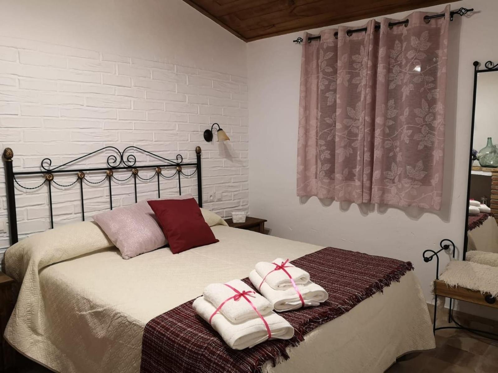 ENTRESIERRAS Apartamentos rurales con chimenea, barbacoa y espacio para eventos