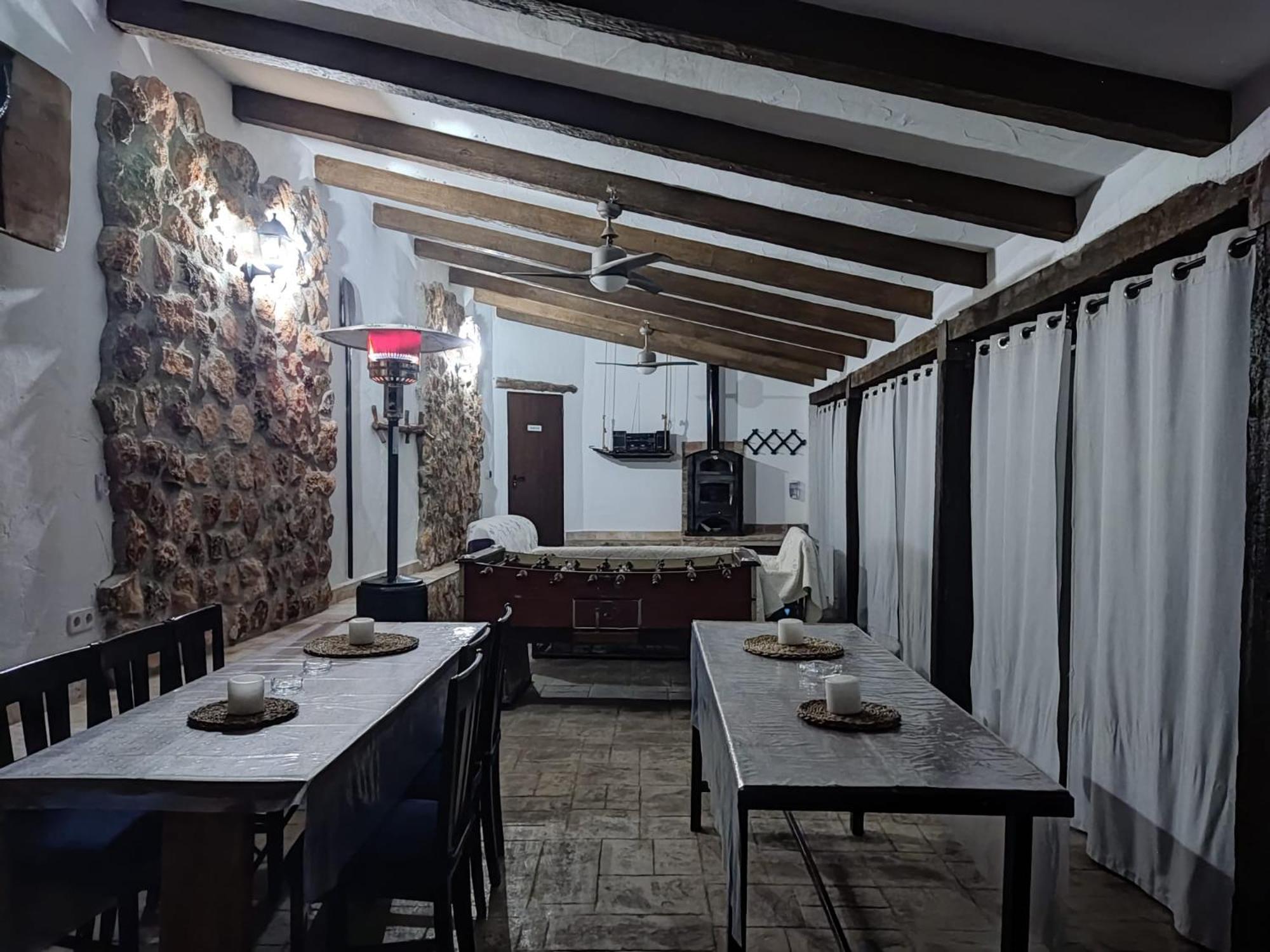 ENTRESIERRAS Apartamentos rurales con chimenea, barbacoa y espacio para eventos