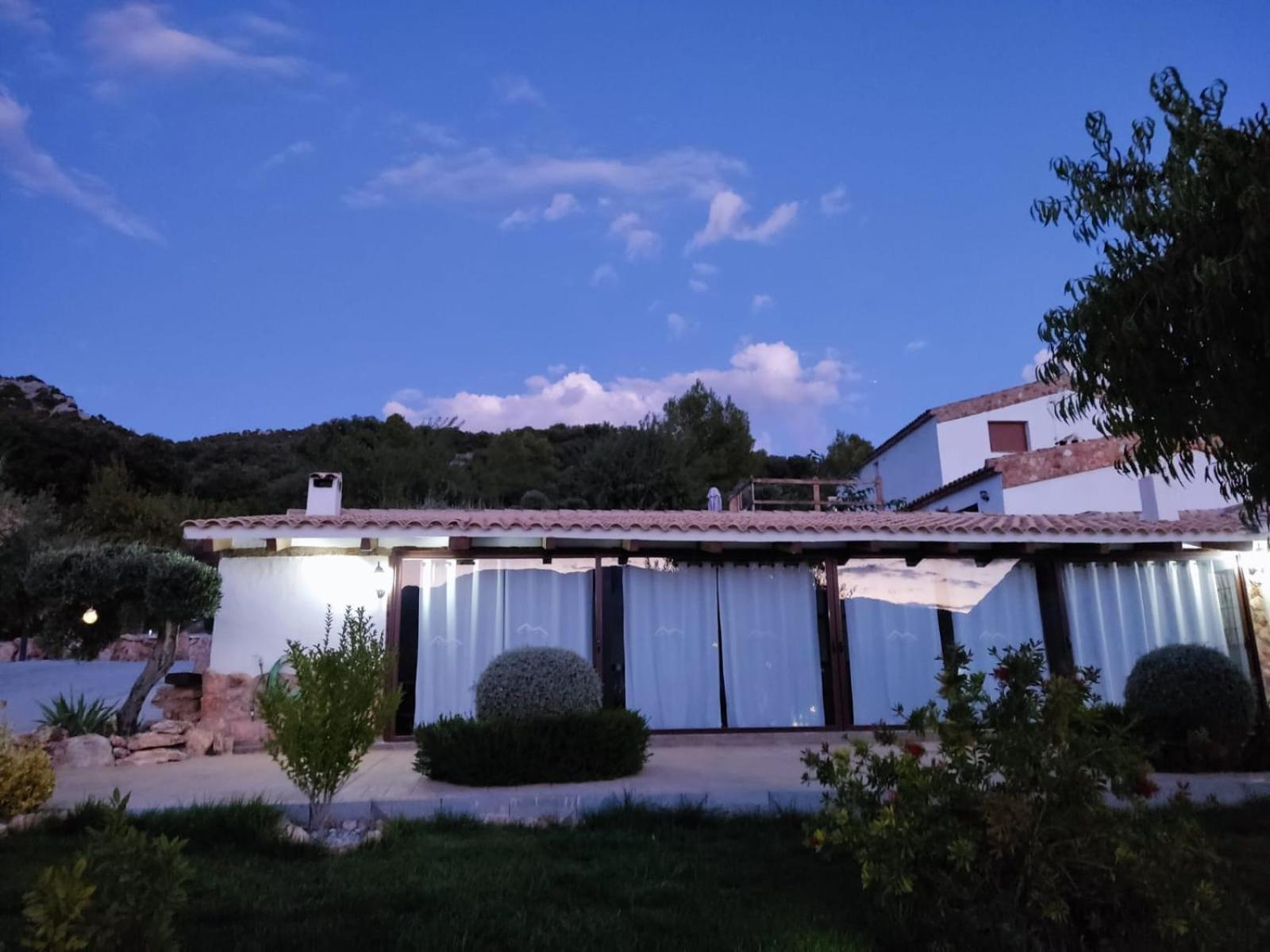 ENTRESIERRAS Apartamentos rurales con chimenea, barbacoa y espacio para eventos