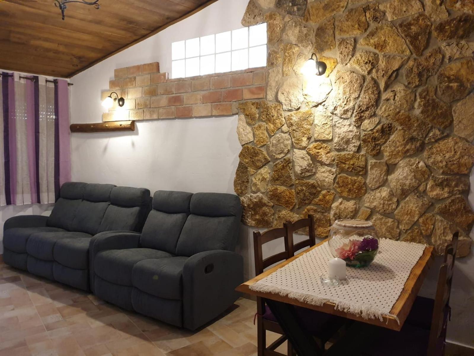 ENTRESIERRAS Apartamentos rurales con chimenea, barbacoa y espacio para eventos