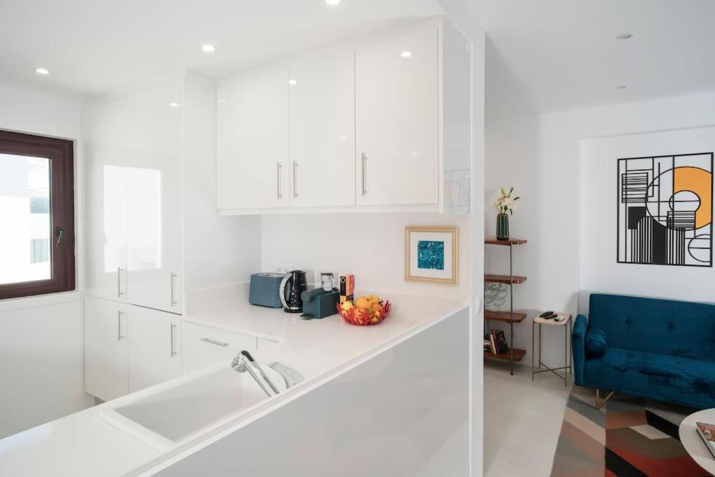 Contemporary Oceanside Rooftop