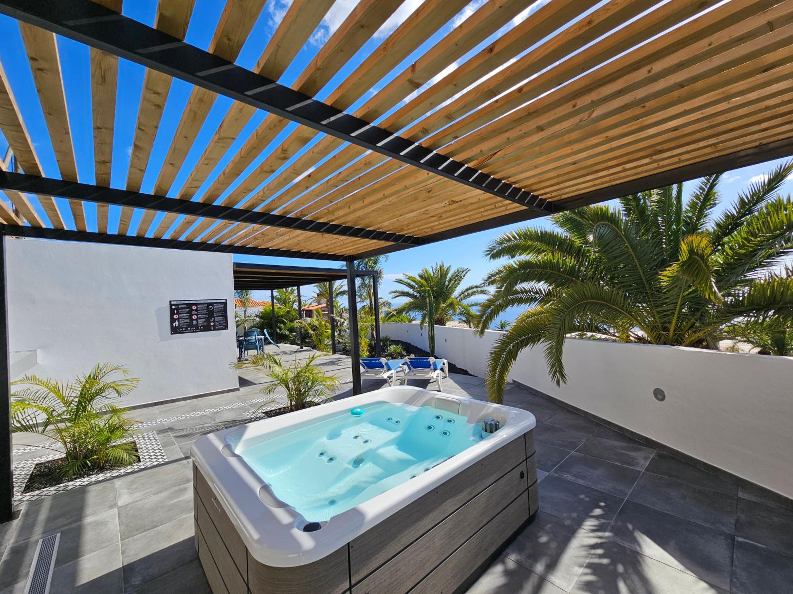 Hotel Monina Bungalow - Image 1