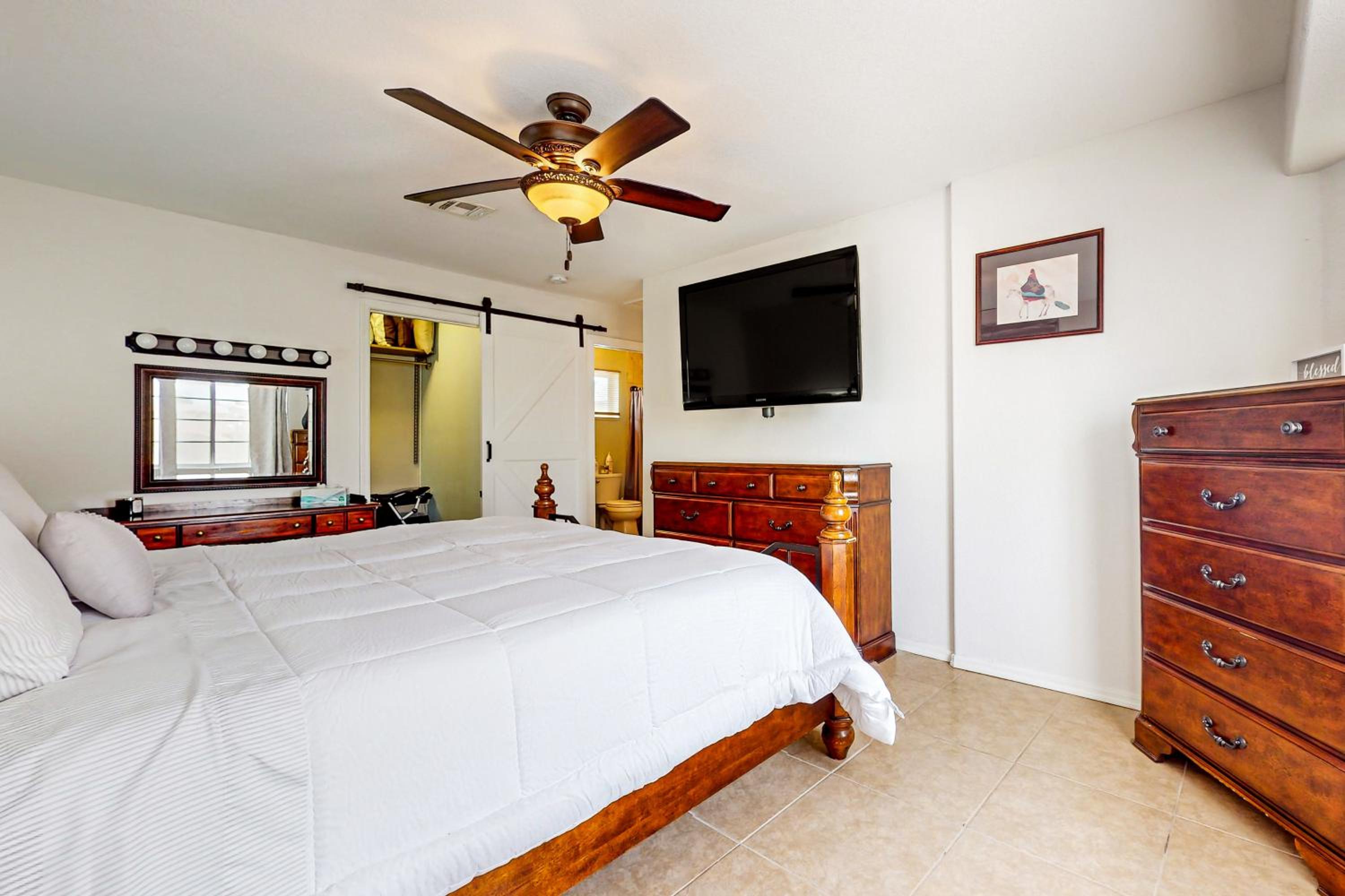 3BR with Ping-Pong Near Lake and Golf