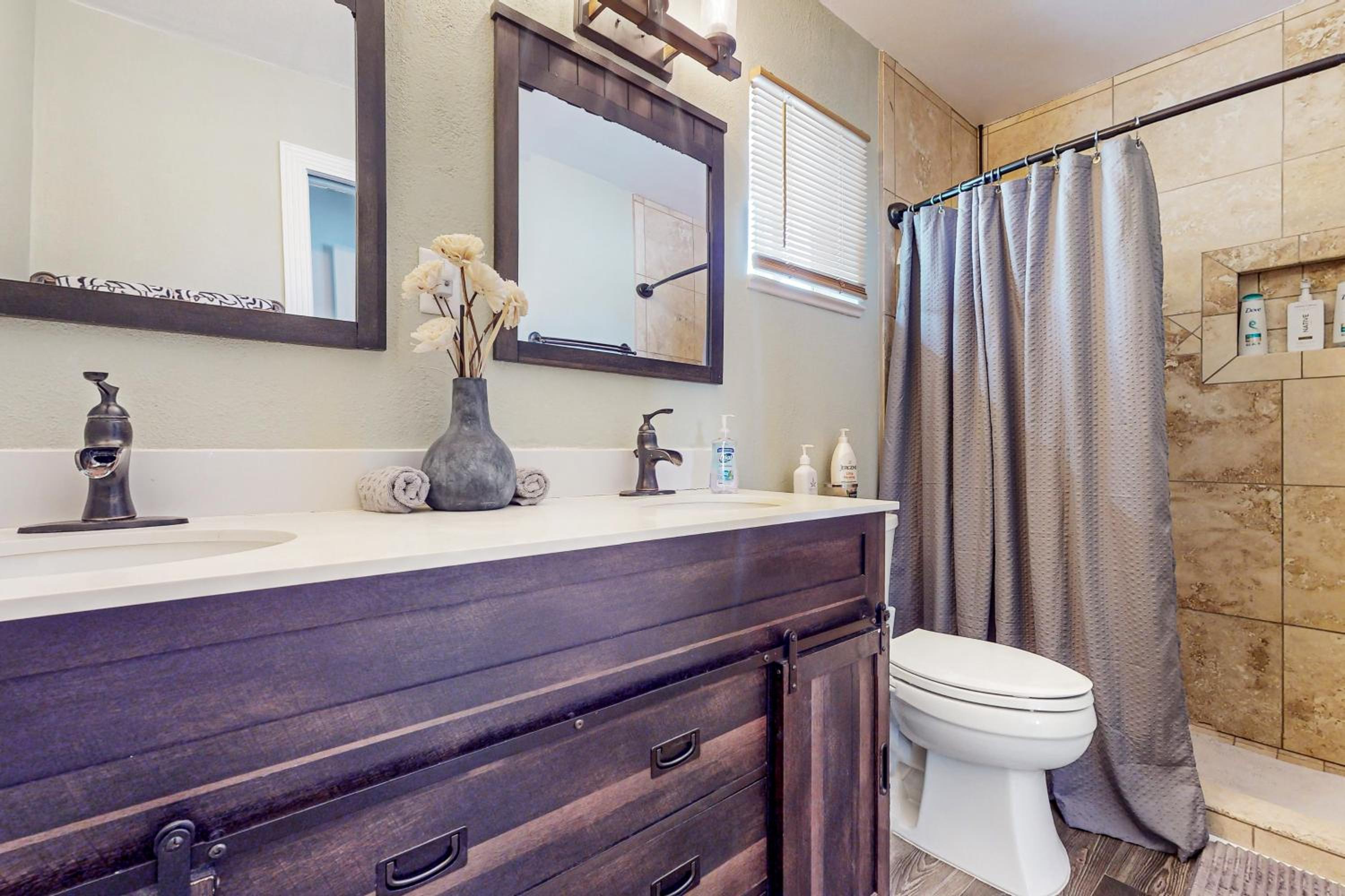 3BR with Ping-Pong Near Lake and Golf